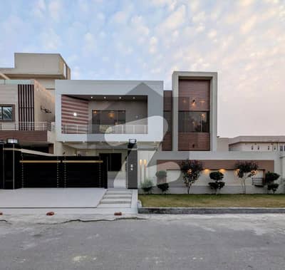 ویلینشیاء ہاؤسنگ سوسائٹی لاہور میں 5 کمروں کا 1 کنال مکان 7.8 کروڑ میں برائے فروخت۔