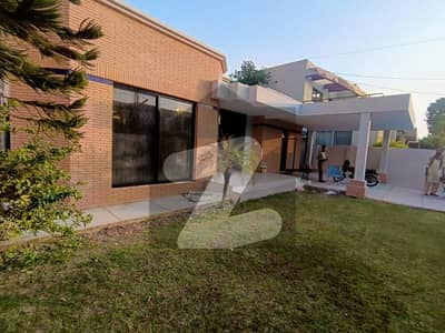 ONE KANAL BEAUTIFULL HOUSE AVALIABLE FOR RENT IN DHA DEFANCE PHASE 1