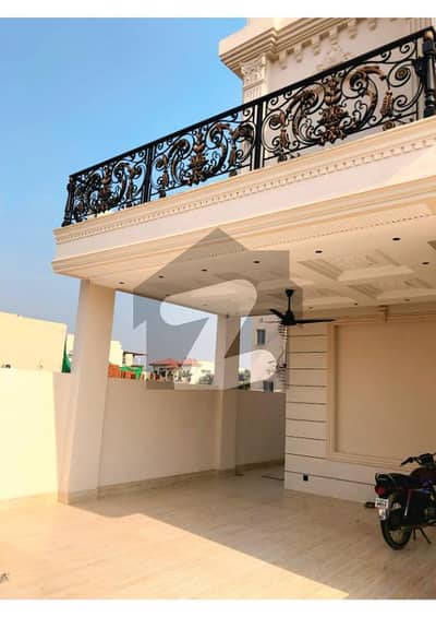 ڈی ایچ اے فیز 7 - بلاک ایس فیز 7,ڈیفنس (ڈی ایچ اے),لاہور میں 5 کمروں کا 1 کنال مکان 12.75 کروڑ میں برائے فروخت۔