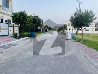 10 Marla Plot for Sale on 50 ft Road