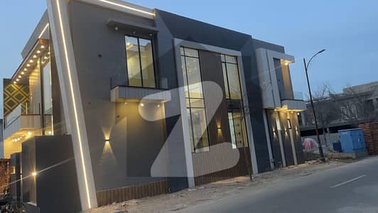 ایڈن آچرڈ فیصل آباد میں 5 کمروں کا 7 مرلہ مکان 4.2 کروڑ میں برائے فروخت۔