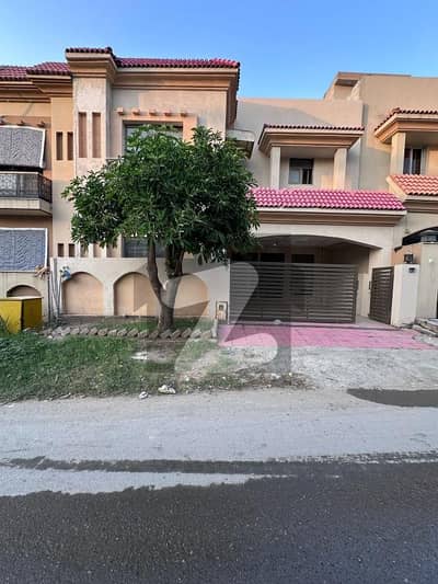 بحریہ ٹاؤن فیز 8 بحریہ ٹاؤن راولپنڈی,راولپنڈی میں 5 کمروں کا 7 مرلہ مکان 85.0 ہزار میں کرایہ پر دستیاب ہے۔