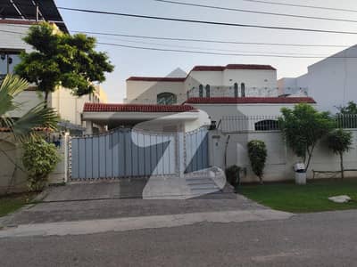 1 kanal 5 Bedroom House for sale in FF sector Phase 4