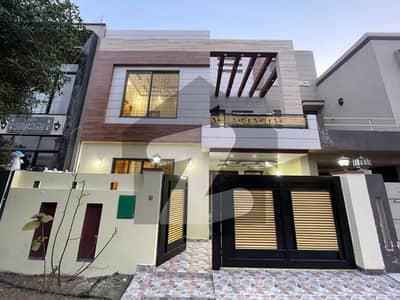 بحریہ آرچرڈ لاہور میں 3 کمروں کا 5 مرلہ مکان 2.1 کروڑ میں برائے فروخت۔