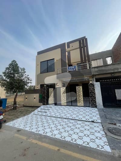 بحریہ آرچرڈ لاہور میں 3 کمروں کا 5 مرلہ مکان 1.65 کروڑ میں برائے فروخت۔