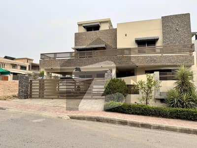 بحریہ ٹاؤن فیز 3 بحریہ ٹاؤن راولپنڈی,راولپنڈی میں 5 کمروں کا 1 کنال مکان 7.0 کروڑ میں برائے فروخت۔