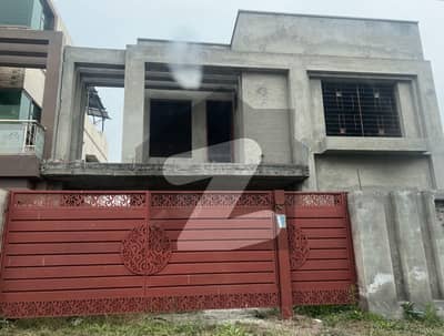 GREY STRUCTURE HOUSE 10 MARLA NEAR FAMILY PARK AVAILABLE FOR SALE IN BAHRIA ORCHARD