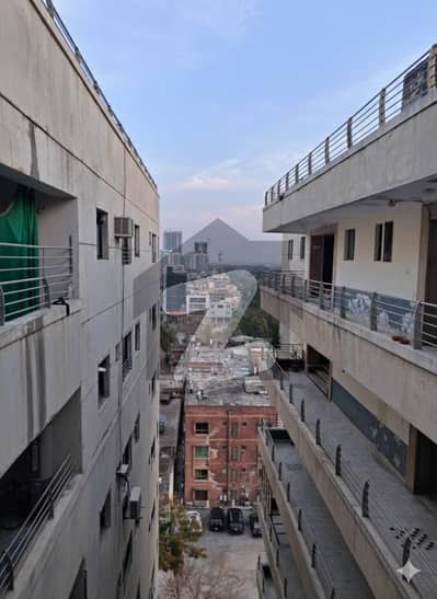 ایف ۔ 10 اسلام آباد میں 3 کمروں کا 7 مرلہ فلیٹ 1.1 لاکھ میں کرایہ پر دستیاب ہے۔
