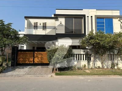 5 Marla Slightly Used Beautiful PARK FACING House Available For Rent