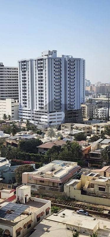 کلفٹن ۔ بلاک 9 کلفٹن,کراچی میں 3 کمروں کا 10 مرلہ فلیٹ 6.0 کروڑ میں برائے فروخت۔