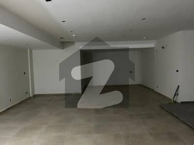 ڈی ایچ اے فیز 5 - ڈبل سی اے بلاک فیز 5,ڈیفنس (ڈی ایچ اے),لاہور میں 8 مرلہ دفتر 1.4 لاکھ میں کرایہ پر دستیاب ہے۔