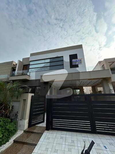 ڈی ایچ اے فیز 6 - بلاک اے فیز 6,ڈیفنس (ڈی ایچ اے),لاہور میں 4 کمروں کا 10 مرلہ مکان 2.4 لاکھ میں کرایہ پر دستیاب ہے۔