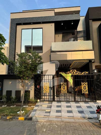 اتحاد ٹاؤن فیز ١ اتحاد ٹاؤن,رائیونڈ روڈ,لاہور میں 4 کمروں کا 5 مرلہ مکان 2.6 کروڑ میں برائے فروخت۔