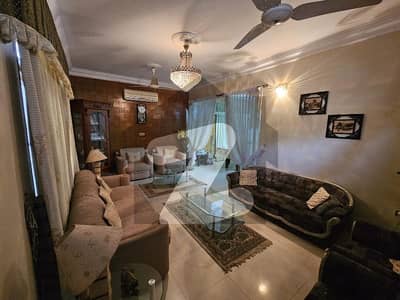 310 SQRYARD DOUBLE STORY 6BDD BLOCK 13D GULSHAN IQBAL