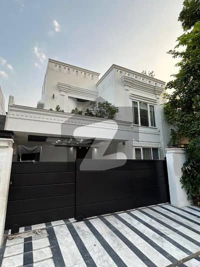 10 MARLA LUXURY FURNISHED HOUSE WITH FULL BASEMENT & SOLAR SYSTEM IS AVAILABLE IN DHA PHASE 3.