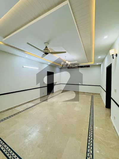 ڈی ۔ 12 اسلام آباد میں 3 کمروں کا 14 مرلہ زیریں پورشن 1.1 لاکھ میں کرایہ پر دستیاب ہے۔