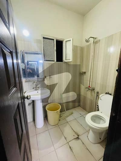 ای ۔ 11/4 ای ۔ 11,اسلام آباد میں 1 کمرے کا 3 مرلہ فلیٹ 45.0 ہزار میں کرایہ پر دستیاب ہے۔