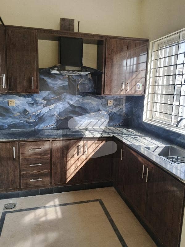 Upper portion for Rent in good location Upper portion for Rent in good location