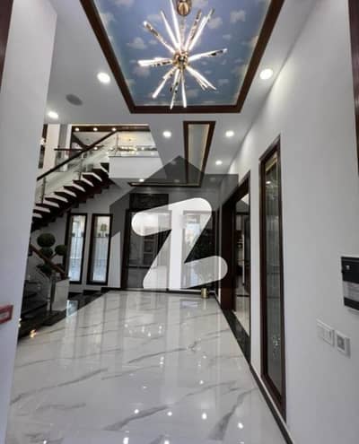 Prime Location 1000 Square Yards House In Central Bahria Town - Precinct 7 For sale