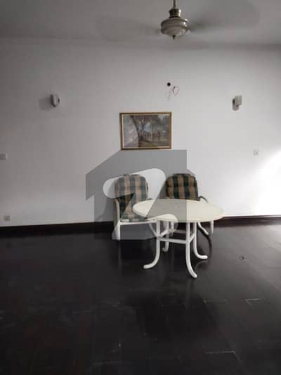 فیصل ٹاؤن لاہور میں 5 کمروں کا 1 کنال مکان 3.5 لاکھ میں کرایہ پر دستیاب ہے۔