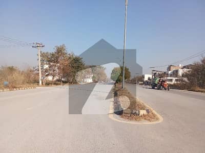 انجنیئرز کوآپریٹو ہاؤسنگ - بلاک ای انجنیئرز کوآپریٹو ہاؤسنگ,ڈی ۔ 18,اسلام آباد میں 1 کنال رہائشی پلاٹ 1.35 کروڑ میں برائے فروخت۔