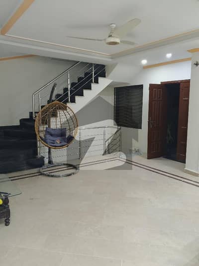 Umar Blok 7 Marla Corner Full house  with gas good condition