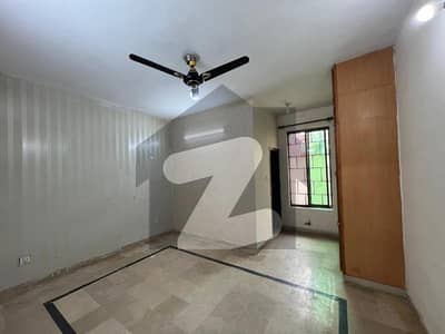 جی ۔ 14/4 جی ۔ 14,اسلام آباد میں 2 کمروں کا 7 مرلہ زیریں پورشن 75.0 ہزار میں کرایہ پر دستیاب ہے۔