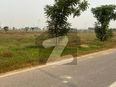 ڈی ایچ اے فیز 8 - بلاک زیڈ 1 ڈی ایچ اے فیز 8,ڈیفنس (ڈی ایچ اے),لاہور میں 1 کنال رہائشی پلاٹ 2.3 کروڑ میں برائے فروخت۔