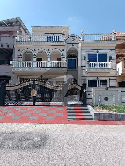 جی ۔ 13 اسلام آباد میں 6 کمروں کا 12 مرلہ مکان 11.75 کروڑ میں برائے فروخت۔