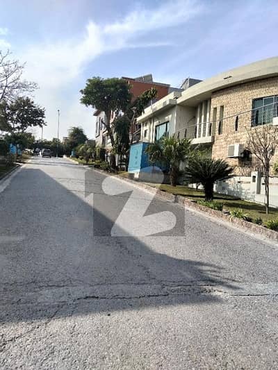 ڈی ایچ اے ڈیفینس فیز 1 ڈی ایچ اے ڈیفینس,اسلام آباد میں 1 کنال رہائشی پلاٹ 3.9 کروڑ میں برائے فروخت۔