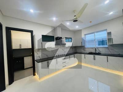 ڈی ایچ اے فیز 5 - بلاک ڈی فیز 5,ڈیفنس (ڈی ایچ اے),لاہور میں 4 کمروں کا 2 کنال زیریں پورشن 2.1 لاکھ میں کرایہ پر دستیاب ہے۔