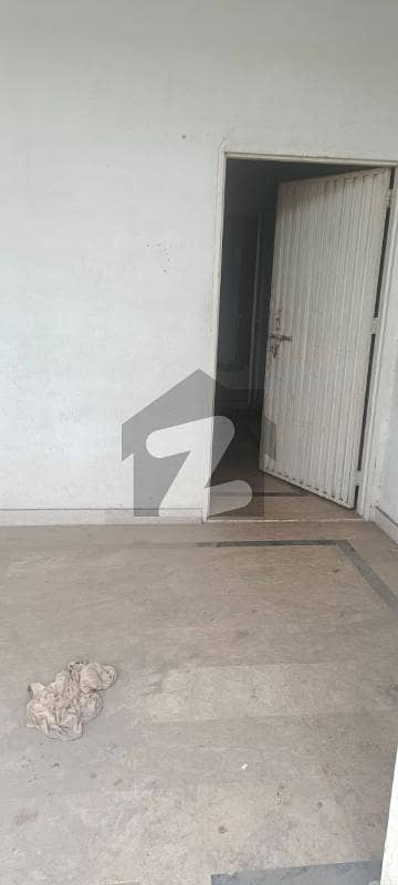 3 Marla Commercial Portion On 3rd Floor Near Mor Samanabad Chowk Multan Road