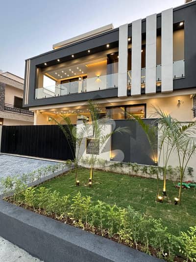 جی ۔ 13 اسلام آباد میں 6 کمروں کا 10 مرلہ مکان 9.8 کروڑ میں برائے فروخت۔