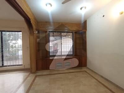 آئی ۔ 8 اسلام آباد میں 3 کمروں کا 1 کنال بالائی پورشن 2.25 لاکھ میں کرایہ پر دستیاب ہے۔