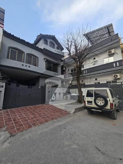 E-11 prime location 5 bedrooms full house available for rent