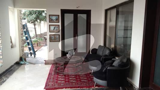 2 Kanal Independent Ground Portion Available For Rent