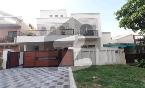 آئی ۔ 8 اسلام آباد میں 6 کمروں کا 14 مرلہ مکان 5.4 لاکھ میں کرایہ پر دستیاب ہے۔