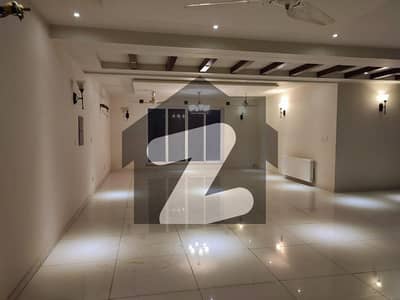 ڈی ۔ 12/2 ڈی ۔ 12,اسلام آباد میں 6 کمروں کا 1 کنال مکان 4.5 لاکھ میں کرایہ پر دستیاب ہے۔