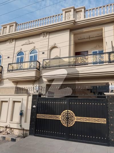 سیٹلائٹ ٹاؤن ملتان میں 3 کمروں کا 5 مرلہ مکان 1.45 کروڑ میں برائے فروخت۔