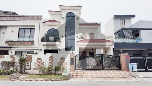 ڈی ایچ اے 11 رہبر فیز 1 - بلاک ڈی ڈی ایچ اے 11 رہبر فیز 1,ڈی ایچ اے 11 رہبر,لاہور میں 4 کمروں کا 10 مرلہ مکان 4.9 کروڑ میں برائے فروخت۔