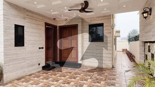 ڈی ایچ اے 11 رہبر فیز 1 - بلاک ڈی ڈی ایچ اے 11 رہبر فیز 1,ڈی ایچ اے 11 رہبر,لاہور میں 4 کمروں کا 10 مرلہ مکان 4.9 کروڑ میں برائے فروخت۔