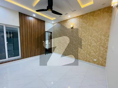 بحریہ ٹاؤن جاسمین بلاک بحریہ ٹاؤن سیکٹر سی,بحریہ ٹاؤن,لاہور میں 5 کمروں کا 10 مرلہ مکان 1.45 لاکھ میں کرایہ پر دستیاب ہے۔