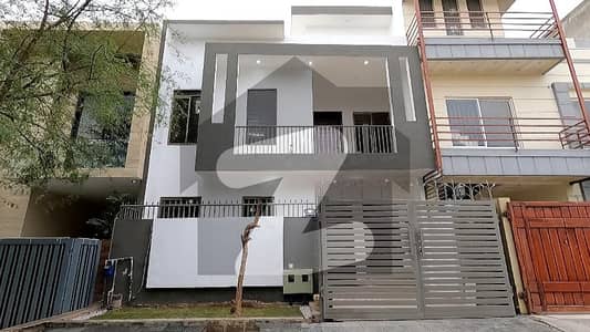 ڈی ۔ 12/4 ڈی ۔ 12,اسلام آباد میں 3 کمروں کا 4 مرلہ مکان 4.1 کروڑ میں برائے فروخت۔