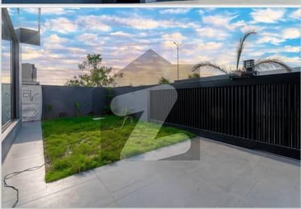 ڈی ایچ اے فیز 7 ڈیفنس (ڈی ایچ اے),لاہور میں 5 کمروں کا 1 کنال مکان 10.5 کروڑ میں برائے فروخت۔