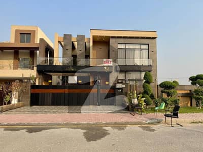 بحریہ ٹاؤن سیکٹر سی بحریہ ٹاؤن,لاہور میں 5 کمروں کا 1 کنال مکان 10.0 کروڑ میں برائے فروخت۔