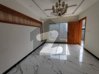 بحریہ گرینز۔ اوورسیز انکلیو بحریہ ٹاؤن فیز 8,بحریہ ٹاؤن راولپنڈی,راولپنڈی میں 5 کمروں کا 10 مرلہ مکان 1.3 لاکھ میں کرایہ پر دستیاب ہے۔