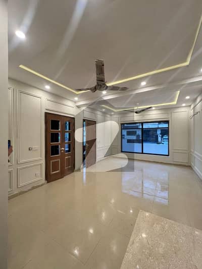 بحریہ انکلیو - سیکٹر بی1 بحریہ انکلیو,بحریہ ٹاؤن,اسلام آباد میں 3 کمروں کا 5 مرلہ مکان 3.0 کروڑ میں برائے فروخت۔