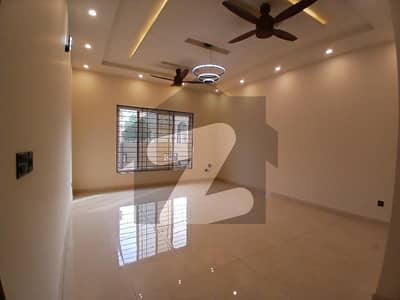 بحریہ انکلیو - سیکٹر سی بحریہ انکلیو,بحریہ ٹاؤن,اسلام آباد میں 5 کمروں کا 1 کنال مکان 12.5 کروڑ میں برائے فروخت۔