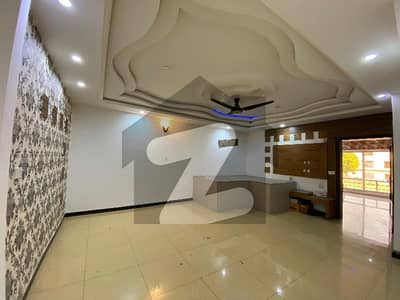 Prime Location 10 Marla Upper Portion Available For Rent