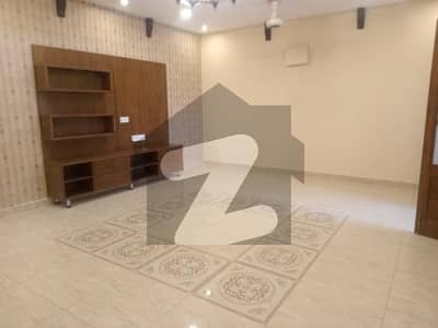 ڈی ۔ 12 اسلام آباد میں 7 کمروں کا 14 مرلہ مکان 3.9 لاکھ میں کرایہ پر دستیاب ہے۔